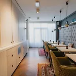 Hotell Jl No76 4*