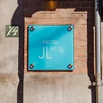 Jl No76 מלון